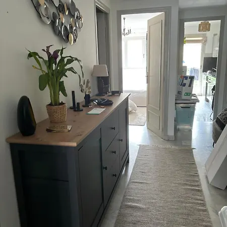 1 Bedroom In Cosy And Bright *